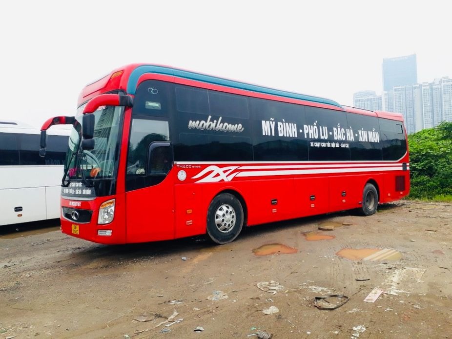 Xe Hà Tuấn Bên hông xe Giường nằm 20 chỗ 