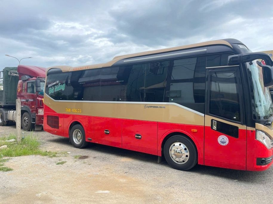 Xe Khang Vy Limousine Bên hông xe Limousine 19 Chỗ