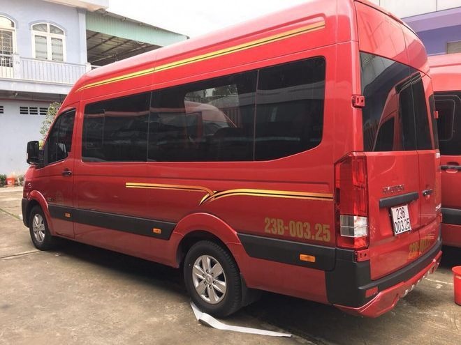 Xe Cầu Mè Mặt sau xe Limousine 9 chỗ VIP