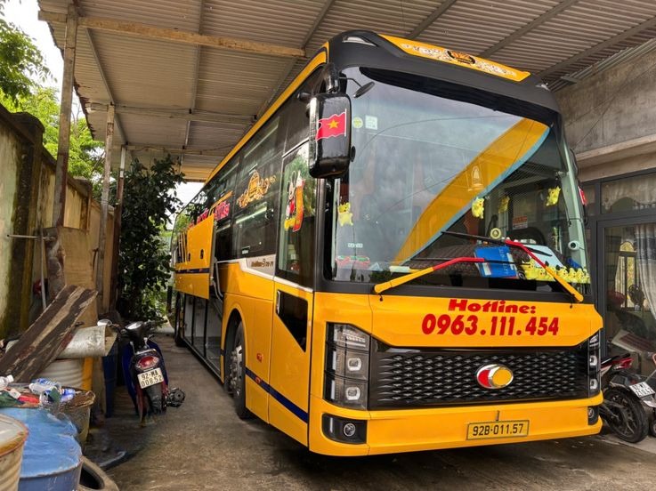 Xe Năm Ký Bên hông xe Mặt trước xe Limousine 24 Phòng