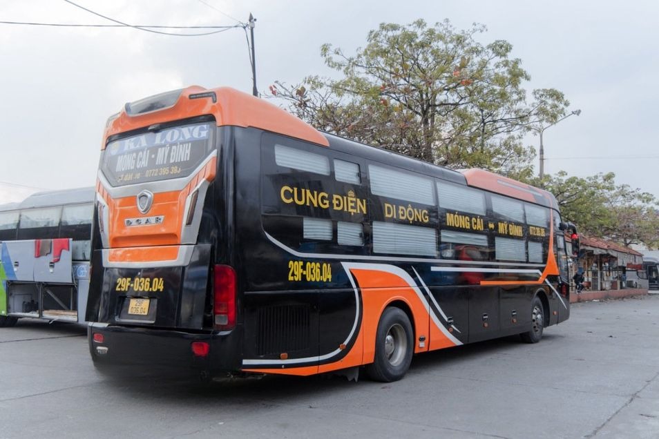 Xe Ka Long (Mỹ Đình) Bên hông xe Mặt sau xe xe 22 giường