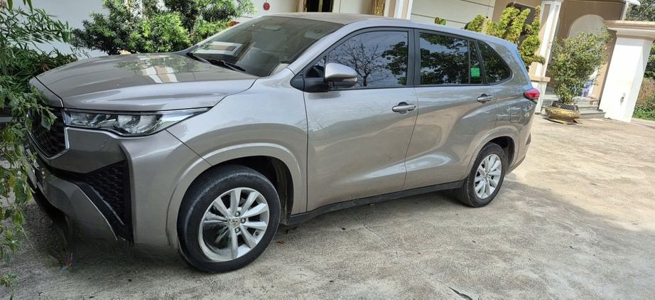 Xe Thái Trường Thịnh Mặt trước xe Bên hông xe Ghế ngồi 7 chỗ