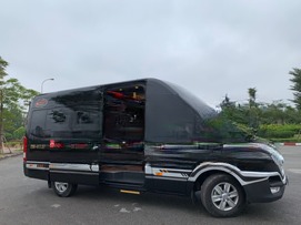 Xe Dream Transport Bên hông xe Limousine 10 chỗ VIP