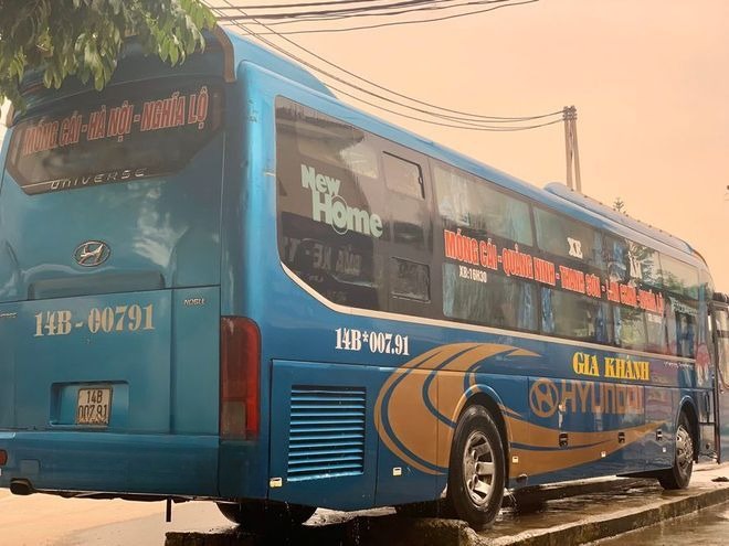 Xe Gia Khánh Mặt sau xe 