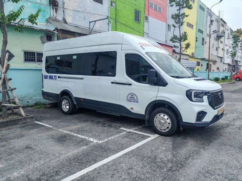 Xe Trang Ngọc Phát Mặt trước xe Bên hông xe Ghế ngồi 17 chỗ