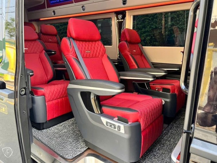 Xe Hùng Thắng (Thanh Hóa) Nội thất Limousine 12 chỗ