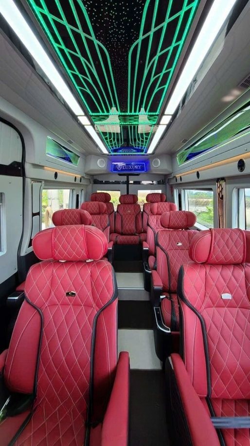 Xe Nhật Hồng Limousine Nội thất Tiện ích Limousine 9 chỗ VIP