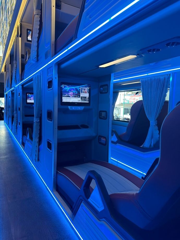 Xe Sáu Bản Tiện ích Giường nằm Nội thất Limousine giường nằm 34 chỗ