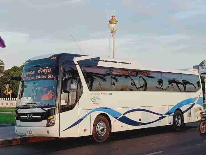 Xe Hoàng Gia Mặt trước xe Bên hông xe Ghế ngồi 34 chỗ
