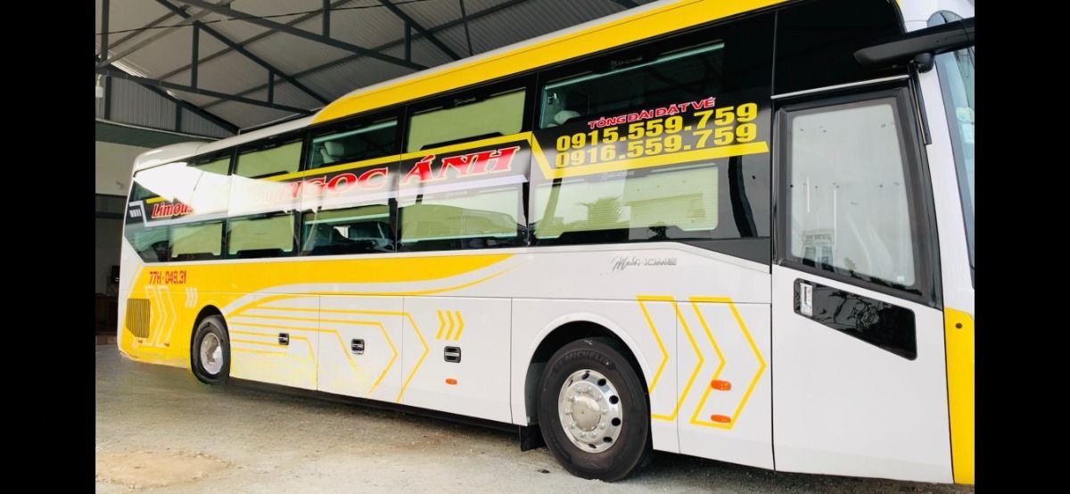 Xe Ngọc Ánh Limousine Bên hông xe Limousine 24 phòng 