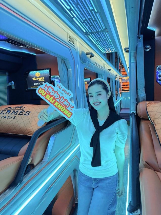 Xe Tài Phát Limousine Giường nằm Nội thất Limousine 24 Phòng Đôi