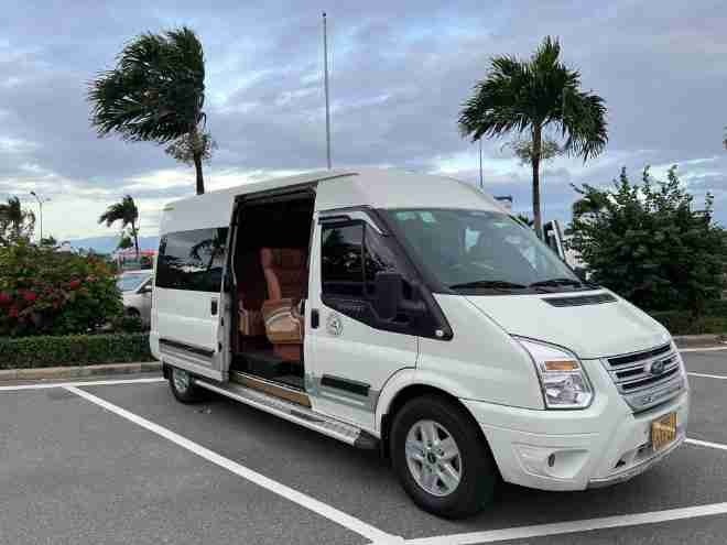 Xe Quỳnh Như (Phan Rang) Bên hông xe Mặt trước xe Limousine 9 chỗ