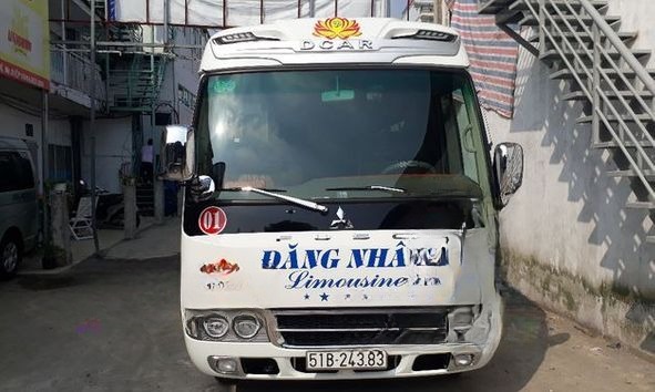 Xe Lovabus Mặt trước xe Limousine 15 chỗ