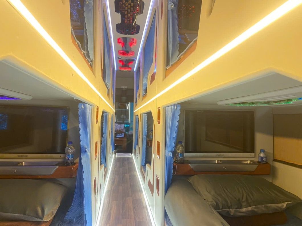Xe Lovabus Limousine giường nằm 20 chỗ
