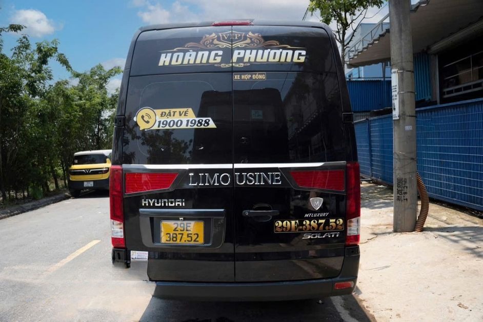 Xe Hoàng Phương Limousine (Hải Phòng) Mặt sau xe Limousine 9 chỗ