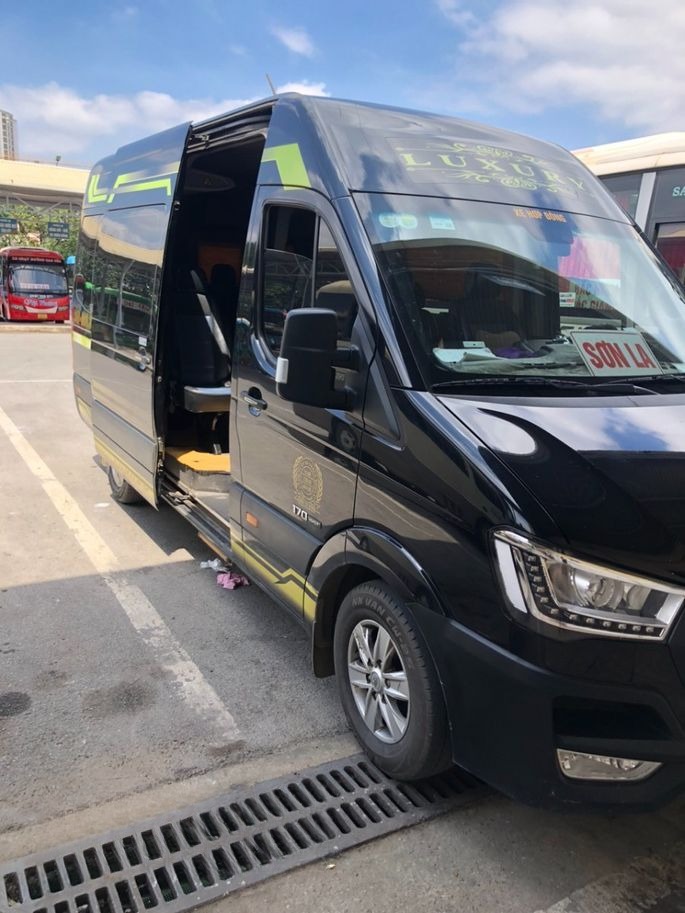 Xe Nam Trang Mặt trước xe Solati 16 chỗ