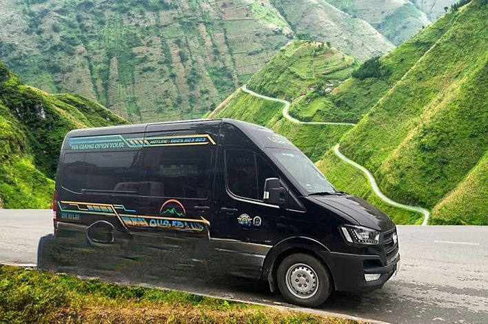 Xe Bus Limousine Hà Giang Mặt trước xe Bên hông xe Limousine 9 chỗ