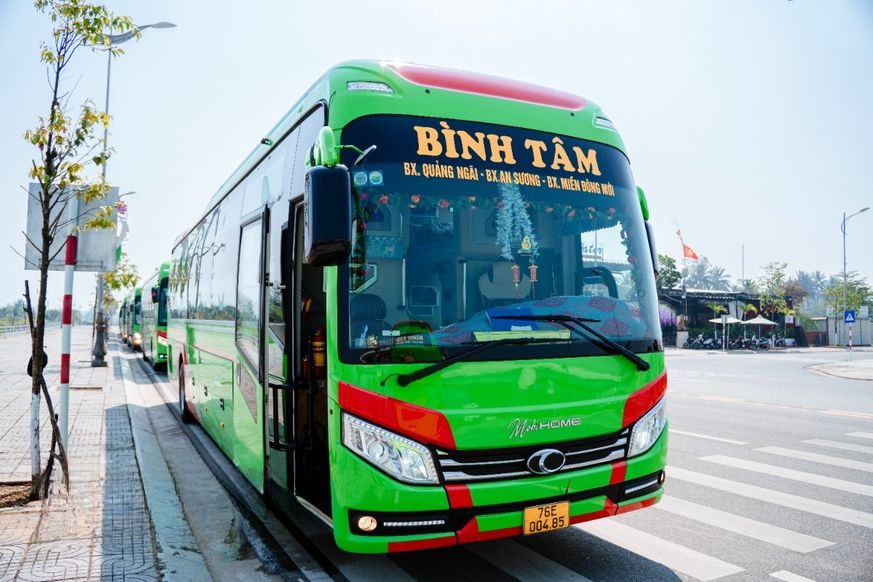 Xe Bình Tâm Mặt trước xe Bên hông xe Giường nằm Giường nằm 46 chỗ