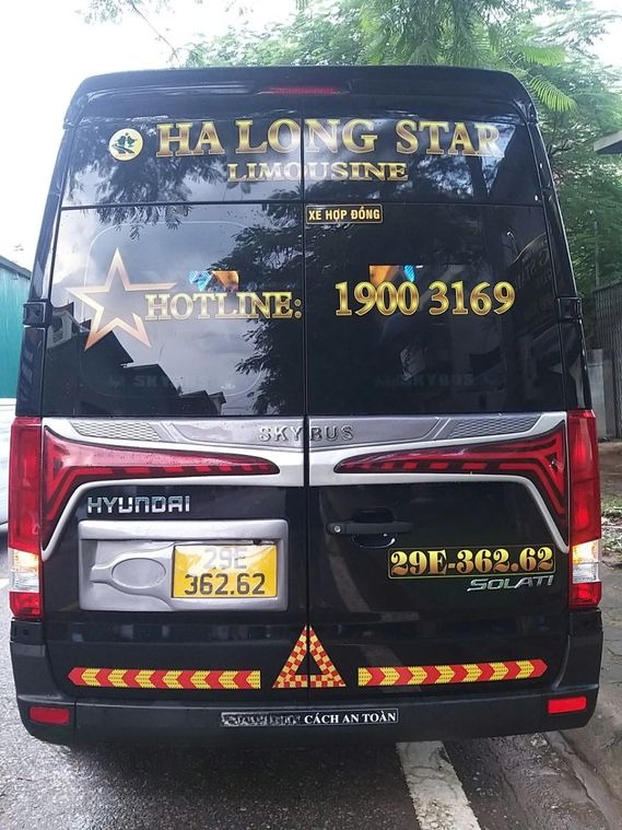 Xe Hạ Long Star Limousine Mặt sau xe Limousine 9 chỗ