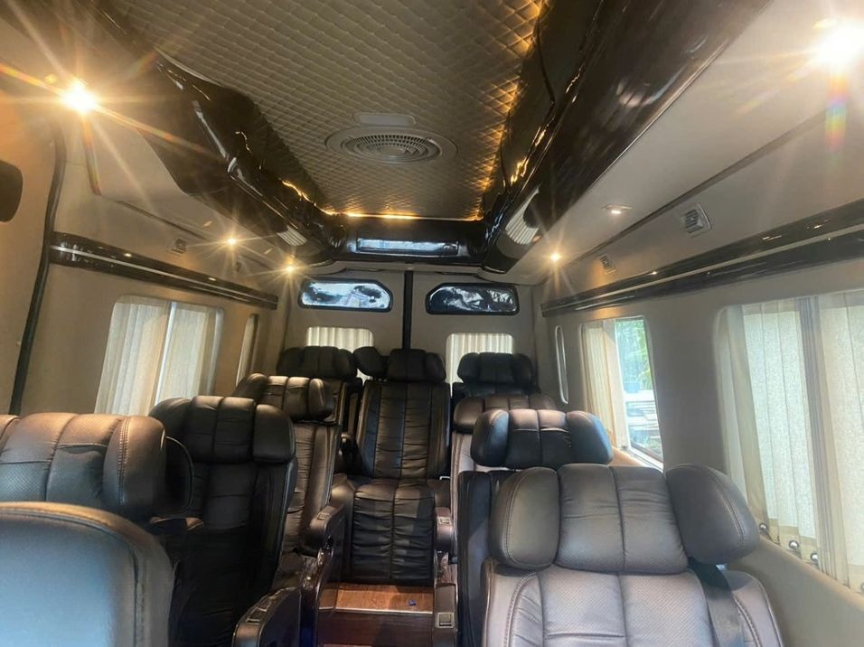 Xe Trùng Khánh Limousine Tiện ích Limousine 11 chỗ
