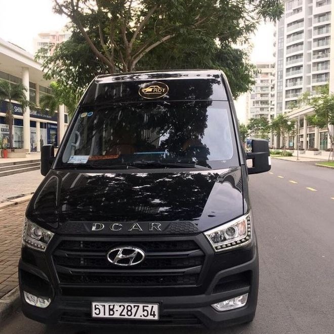 Xe ADT Limousine Mặt trước xe Solati 10 chỗ