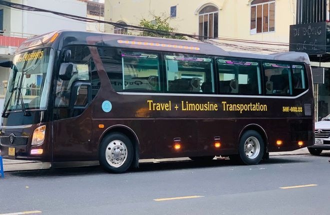 Xe Cát Thiên Hải Limousine Bên hông xe Limousine 15 chỗ