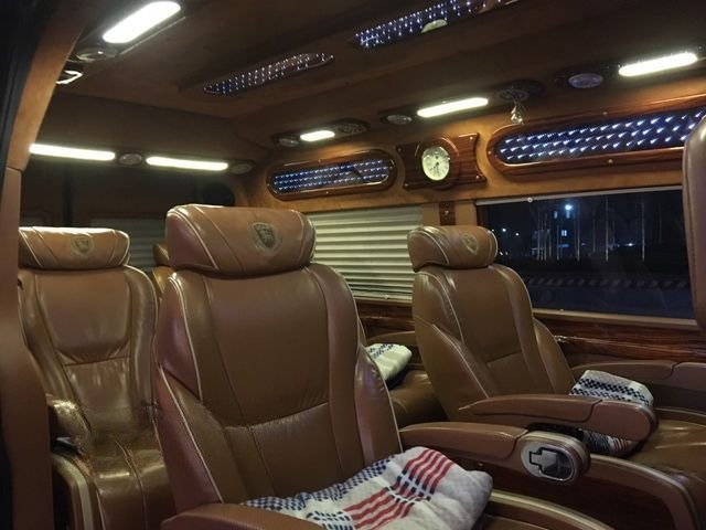 Xe Hoàng Phương Limousine Tiện ích Ghế ngồi Limousine 9 chỗ