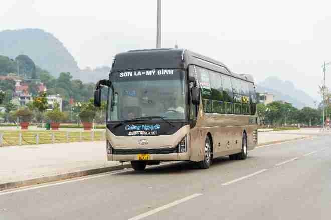 Xe Cường Nguyệt Bên hông xe Limousine giường phòng 34 chỗ