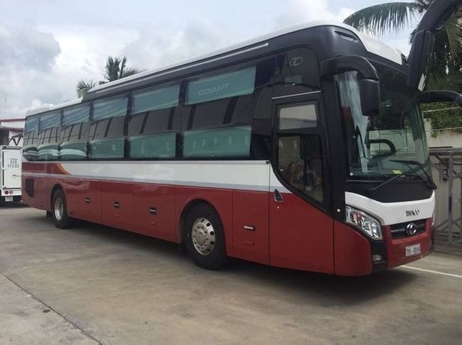 Xe Lovabus Mặt trước xe Bên hông xe Limousine giường phòng 22 chỗ