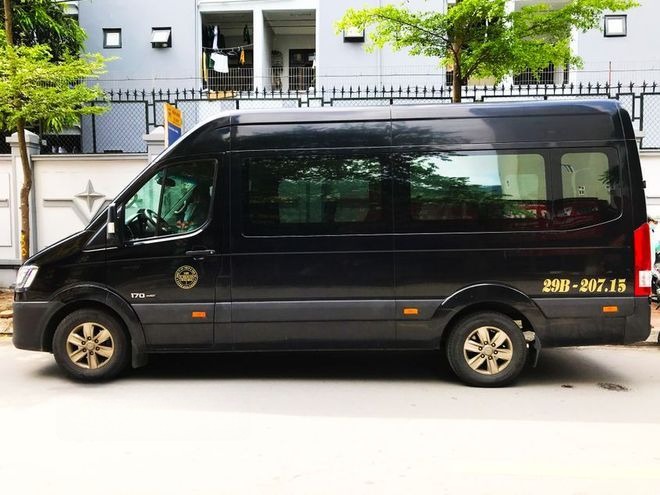 Xe Bảo Phong Limousine Bên hông xe Ghế ngồi 16 chỗ