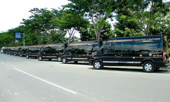 Xe Thịnh Phát - Tuấn Anh Bên hông xe Limousine 9 chỗ