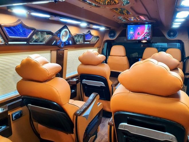 Xe Minh Quân Limousine Tiện ích Limousine 9 chỗ VIP