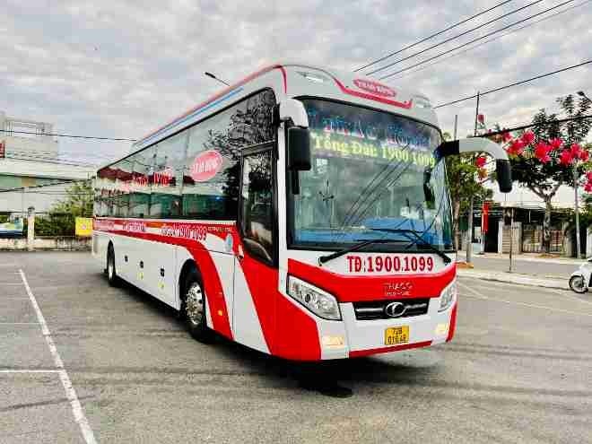 Xe Thảo Hồng Mặt trước xe Bên hông xe Xe 22 Phòng VIP