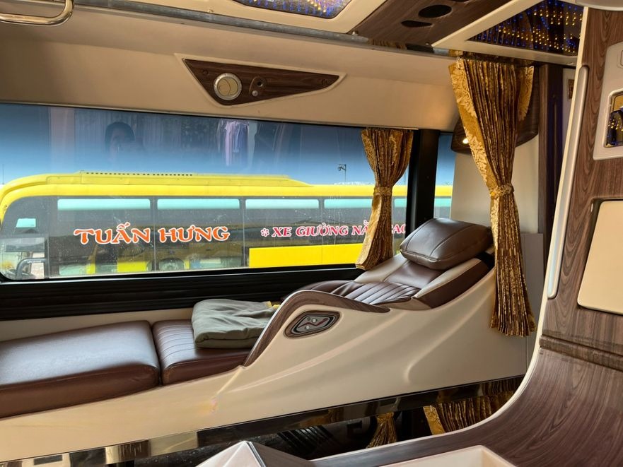 Xe Tuấn Hưng Giường nằm Nội thất 