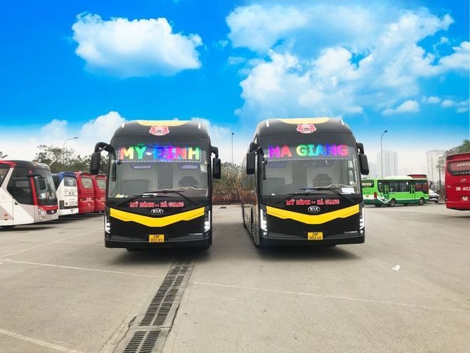 Xe Mạnh Quân Mặt trước xe Limousine giường phòng 24 chỗ