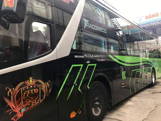Xe Lovabus Bên hông xe Limousine giường nằm 34 chỗ