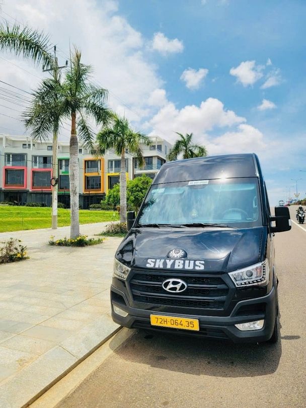 Xe G5Car Mặt trước xe Limousine 9 chỗ