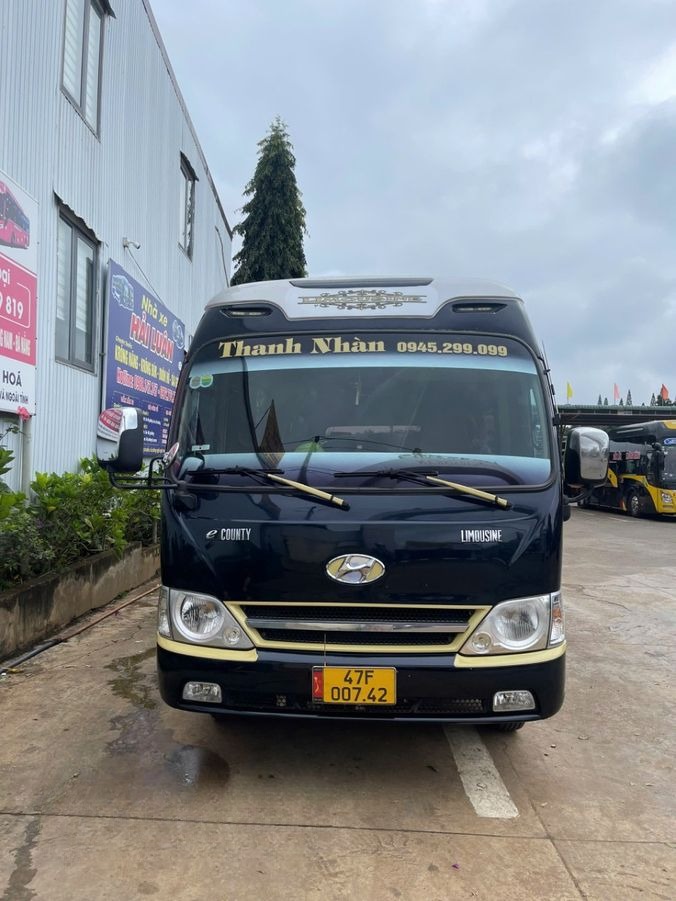 Xe Thanh Nhàn (Eakar) Mặt trước xe Ghế ngồi 17 chỗ