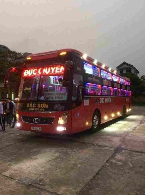 Xe Đức Quyến Bên hông xe Giường nằm 40 chỗ