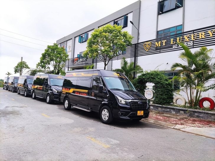 Xe Hà Hải Limousine Mặt trước xe Limousine 11 chô