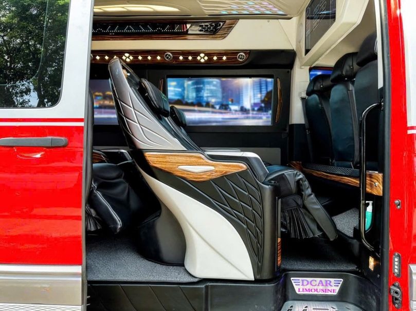 Xe Bảo Bảo Vi Bên hông xe Limousine 9 chỗ