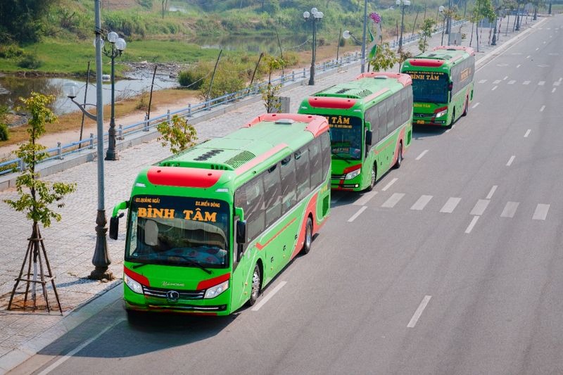 Xe Bình Tâm Mặt trước xe Bên hông xe Giường nằm Limousine 34 phòng