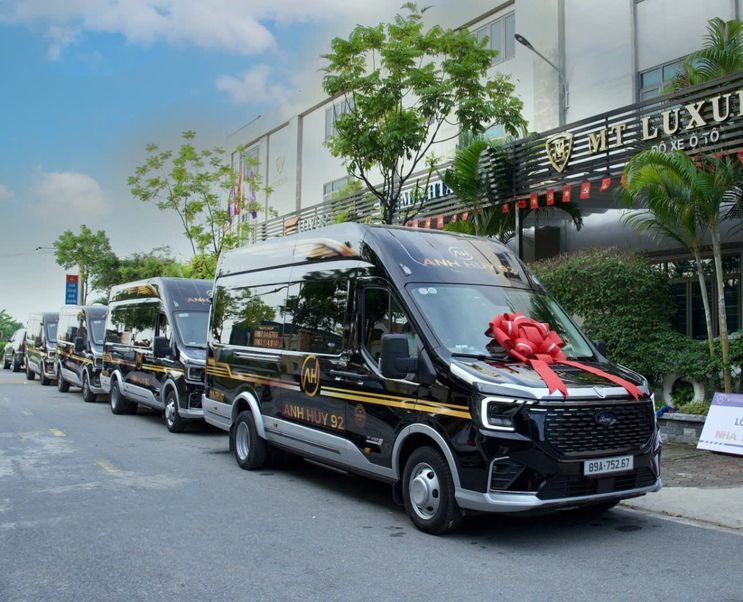 Xe Anh Huy 92 Limousine Mặt trước xe Bên hông xe Limousine 11 chỗ 