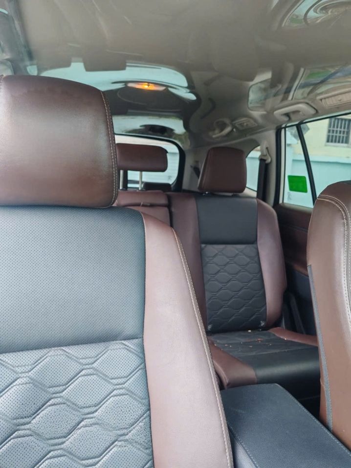 Xe Trang Ngọc Phát Ghế ngồi Tiện ích Nội thất Xe 7 chỗ
