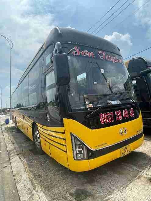 Xe Hoàng Linh (Vũng Tàu) Mặt trước xe Limousine 34 phòng