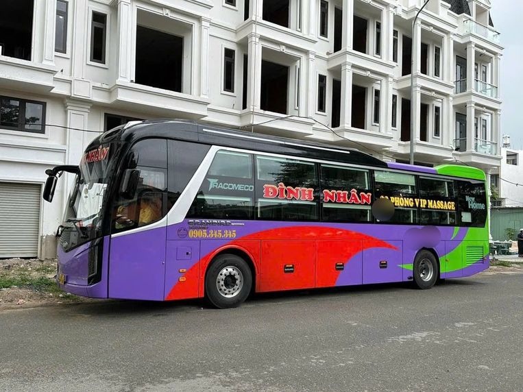 Xe Đình Nhân Bên hông xe Limousine 32 Phòng (Có Toilet)