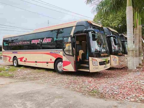 Xe Ngọc Ánh (Sài Gòn) Bên hông xe Xe VIP 32 giường