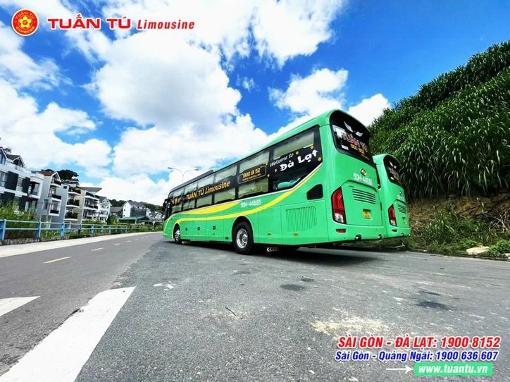 Xe Tuấn Tú Express Bên hông xe Mặt sau xe 