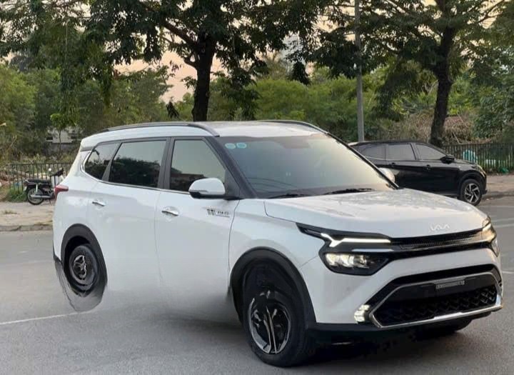 Xe Phi Hùng Luxury Bên hông xe Xe KIA 7 chỗ