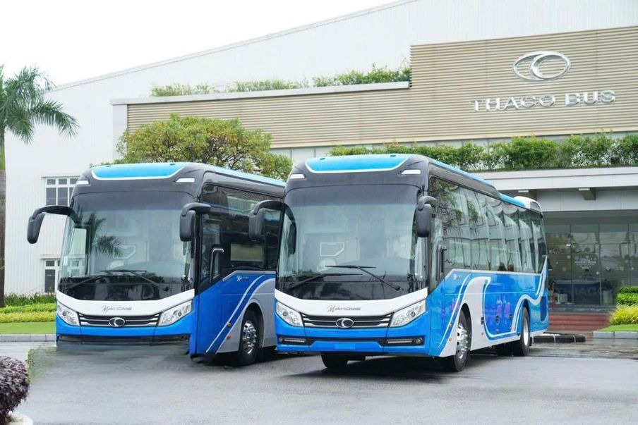 Xe Hoàng Gia 77 Mặt trước xe Bên hông xe Limousine 24 Phòng